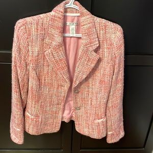 Beautiful women’s blazer size 4. Brand ninety. Excellent condition.